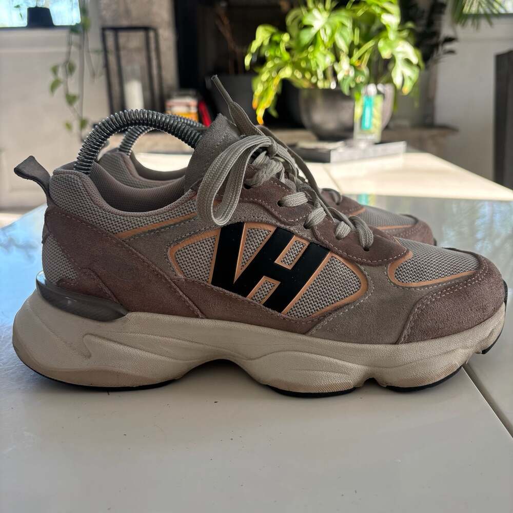 Vintage Havana Blush Logo Running Sneakers Size 8.5